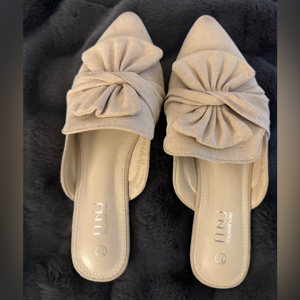 MUSSHOE Women’s Slip-on Mules/Loafers with Bow Size 7.5 Nude Suede